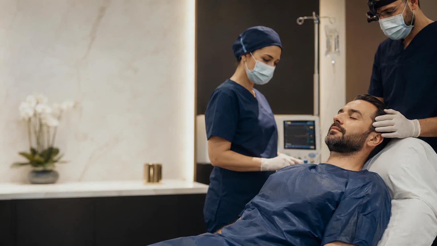 زراعة الشعر تحت التخدير (Sedation) 1 زراعة الشعر مع التخدير في تركيا في عيادة متخصصة بإسطنبول