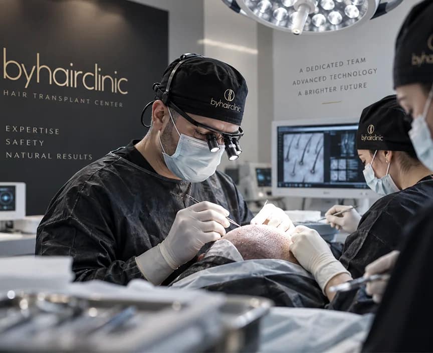 Équipe de byhairclinic Istanbul spécialisée en restauration capillaire